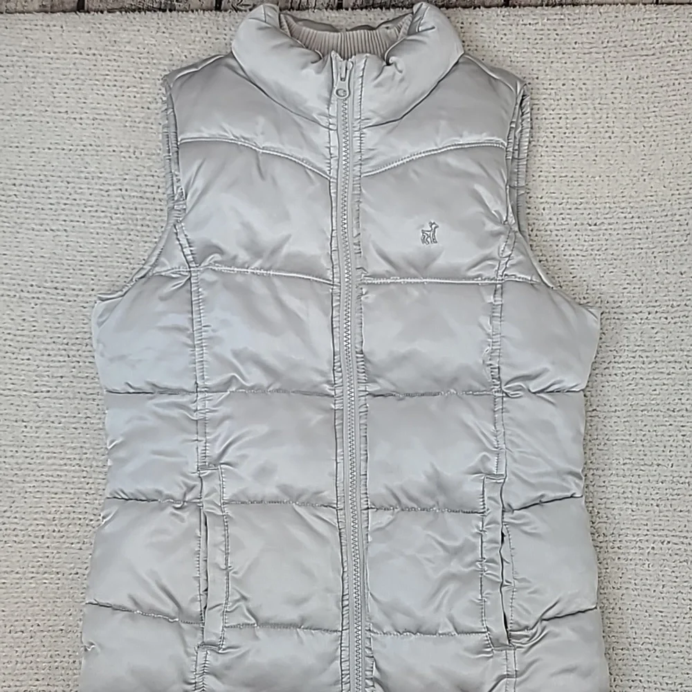 Old Navy Kids Full Zip Quilted Puffer Fleece Lined Vest Jacket in Silver/Gray